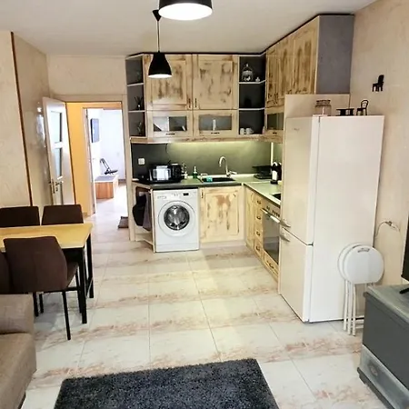 2 Bedroom Location And Stunning View! Апартамент